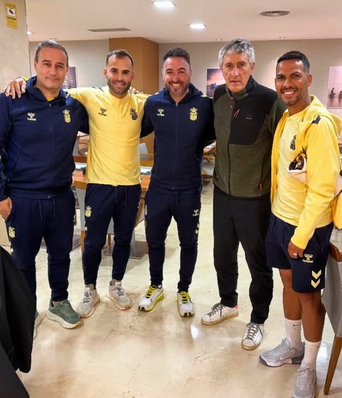 yl7703永利-前国安主帅塞蒂恩受邀观看拉帕比赛，并与赫塞、比埃拉等人合影